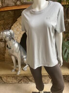 Under Armour Gray Short Sleeve Athletic Shirt Women's Size XL